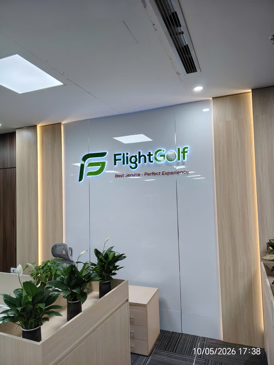 Lắp đèn LED văn phòng GOLF