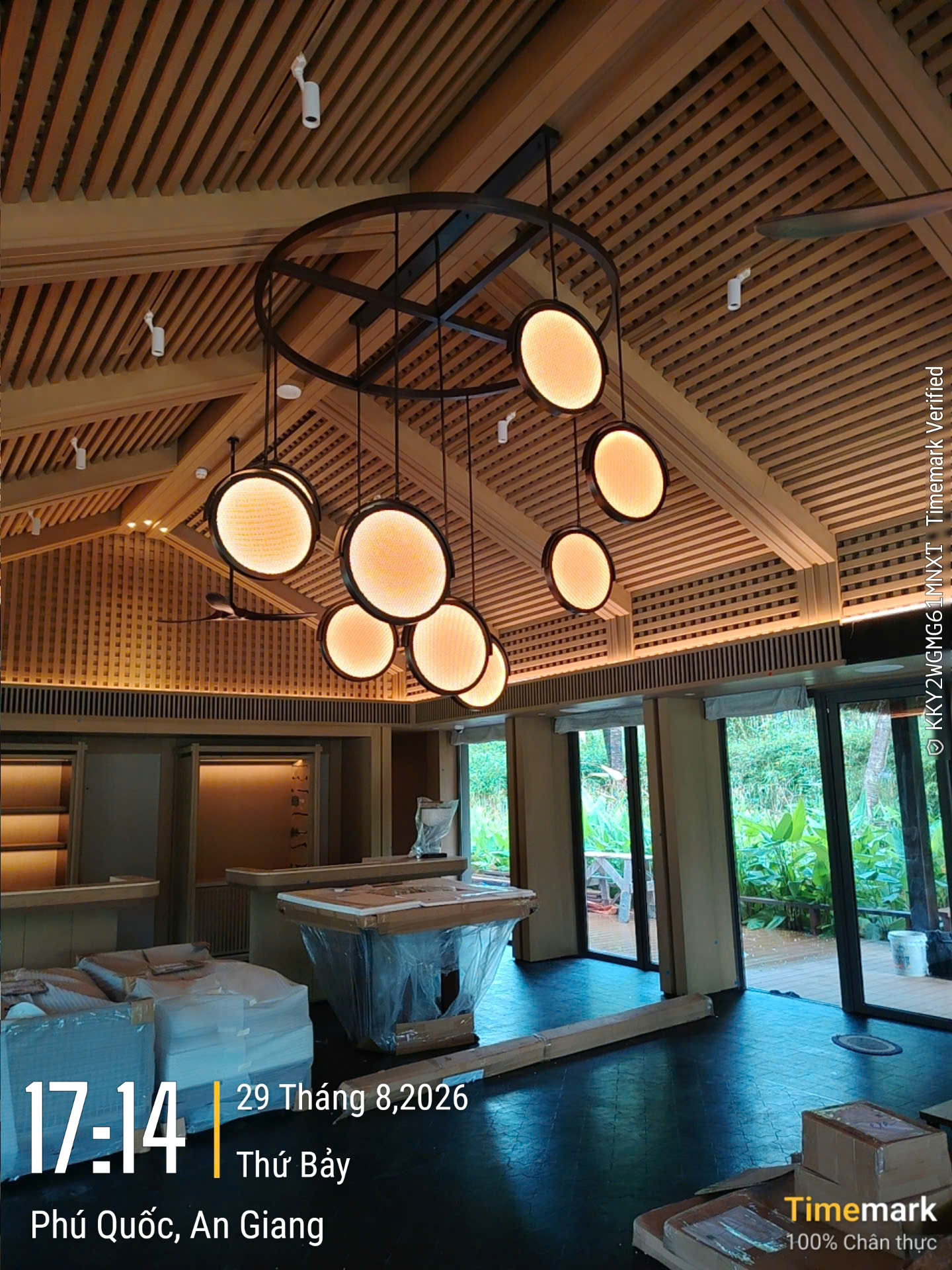 Lắp đèn chùm khu Spa