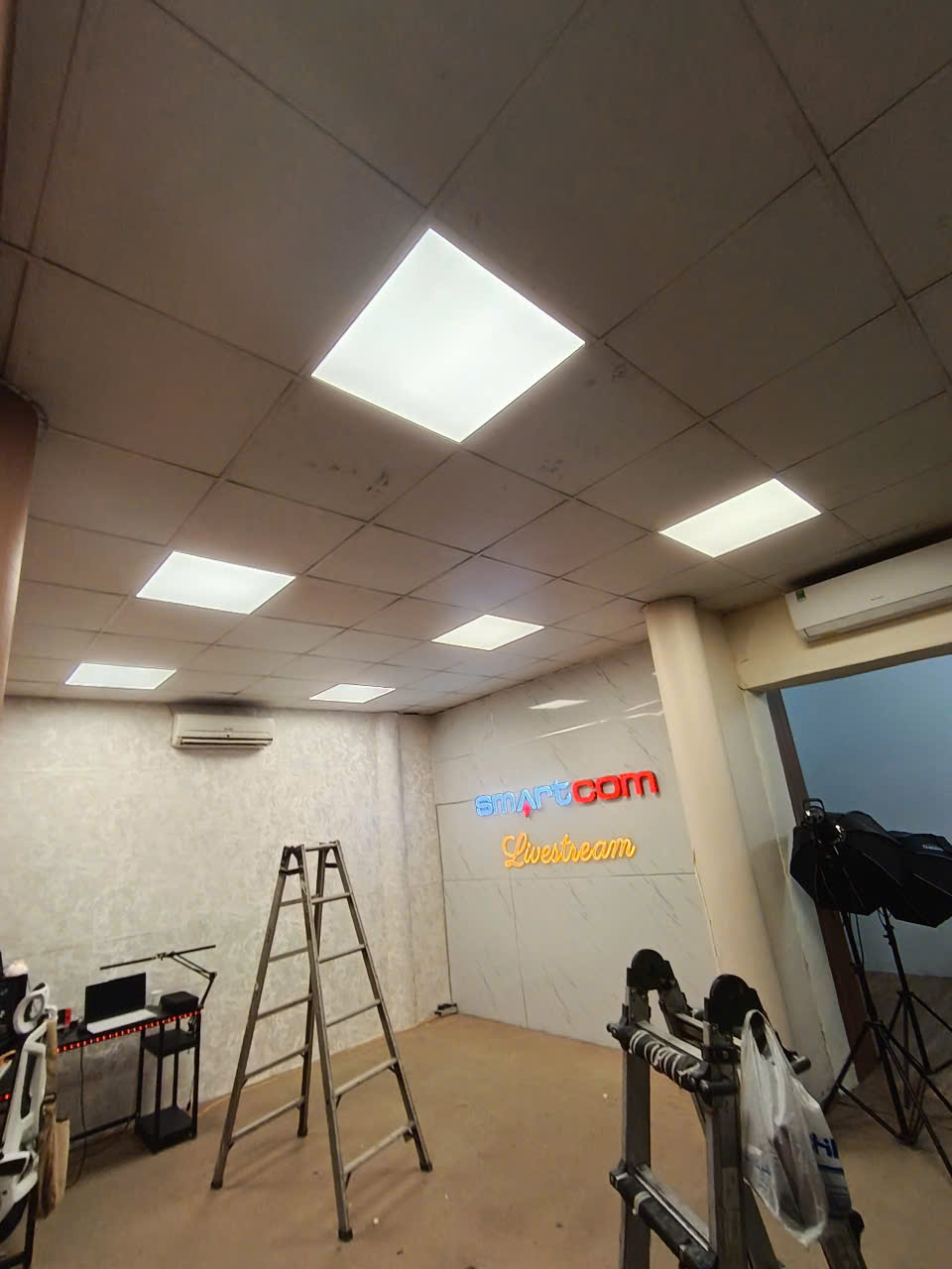 Lắp đèn panel 600x600 công ty Smartcom