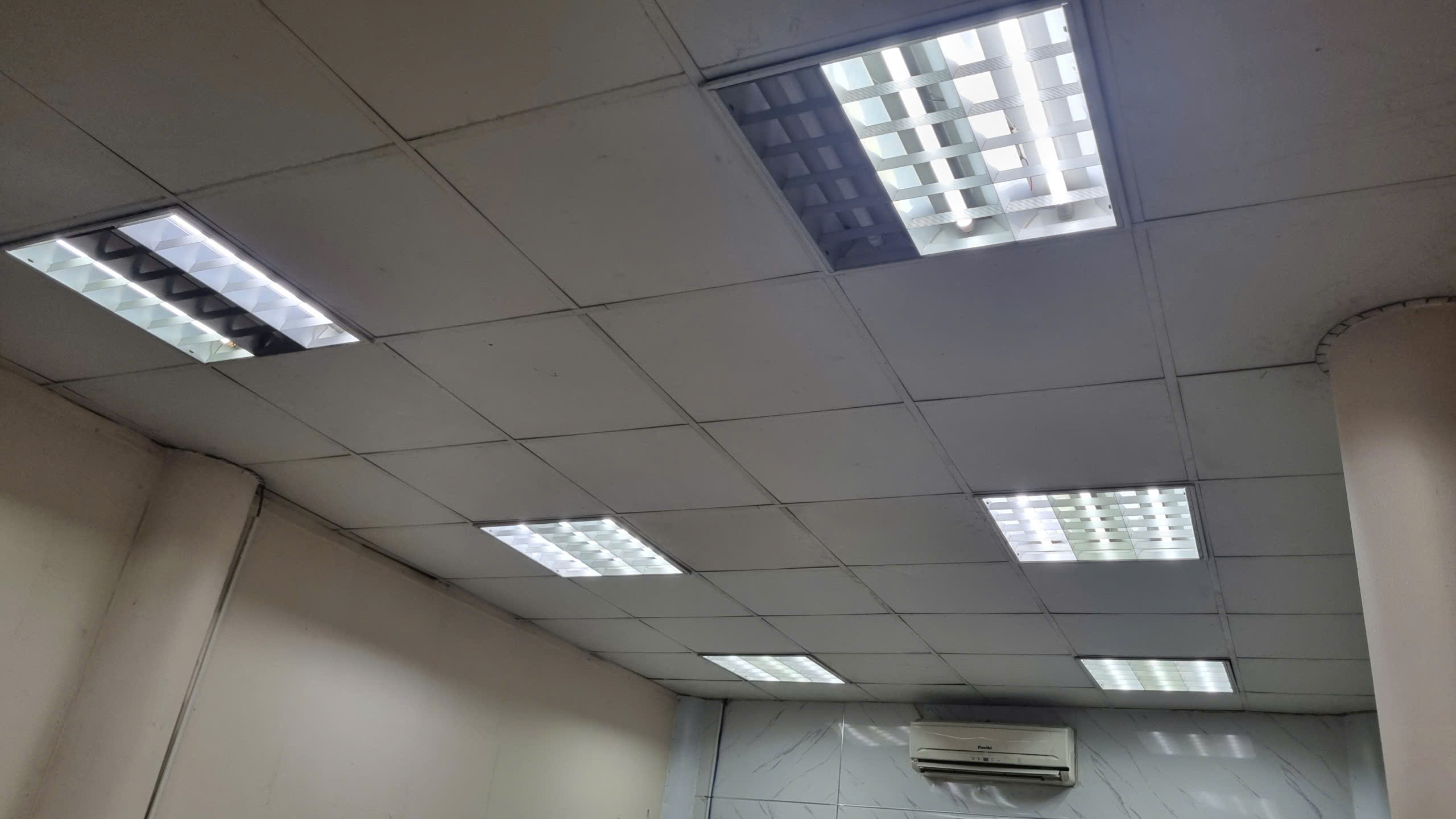 Thay đèn panel máng bằng đèn LED