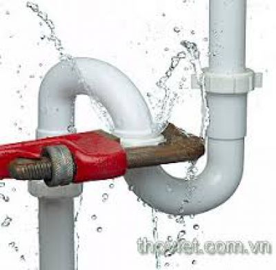Thợ Sửa Đường Ống Nước Bị Rò Rỉ