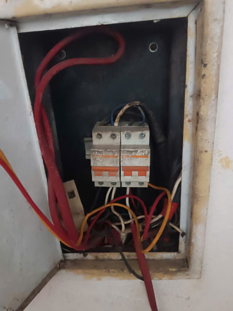 Nguy&ecirc;n nh&acirc;n aptomat thường xuy&ecirc;n bị nhảy v&agrave; c&aacute;ch xử l&yacute;