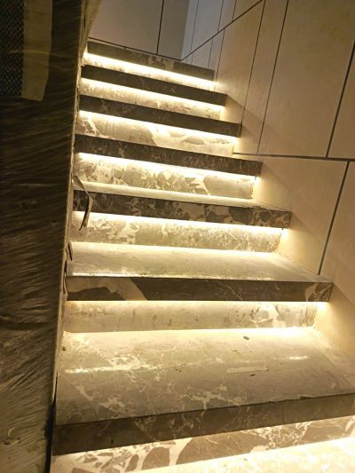 Dịch Vụ Lắp Đ&egrave;n LED Cầu Thang Tại H&agrave; Nội